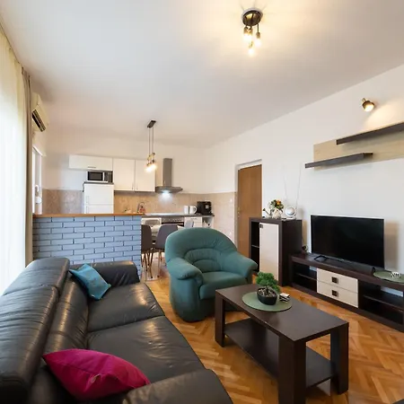 Ledi Apartmán *